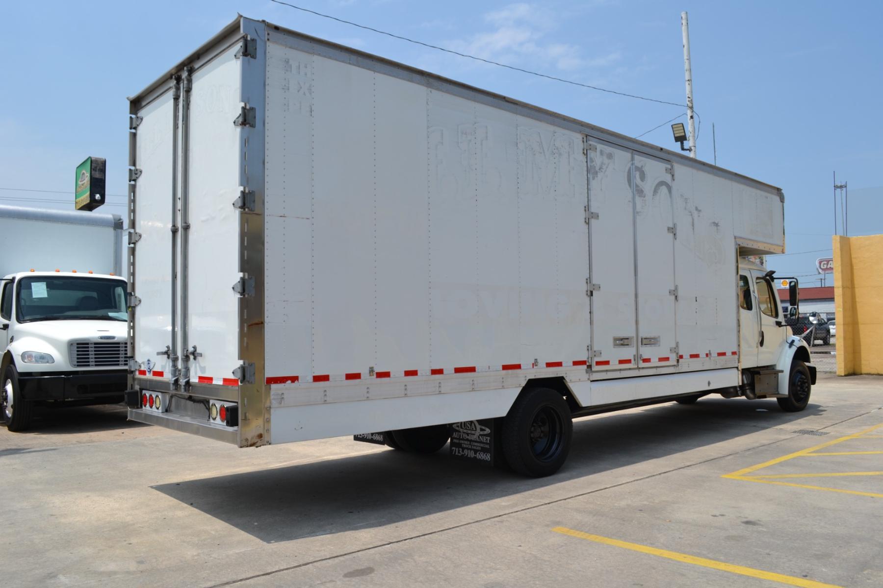 2016 WHITE /GRAY FREIGHTLINER M2-106 with an CUMMINS B6.7L 260HP engine, ALLISON 2500RDS AUTOMATIC transmission, located at 9172 North Fwy, Houston, TX, 77037, (713) 910-6868, 29.887470, -95.411903 - Photo #4